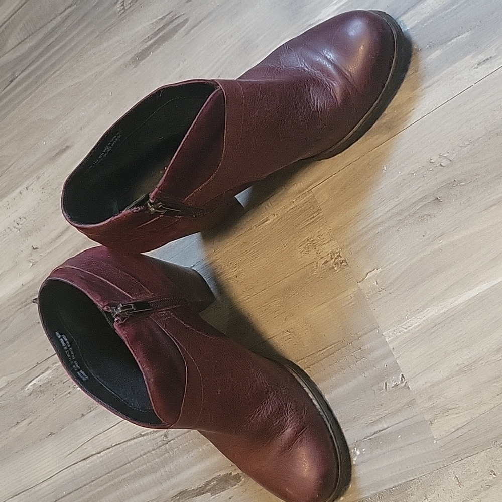 Clarks Red leather and suede 7.5 Ankle Booties